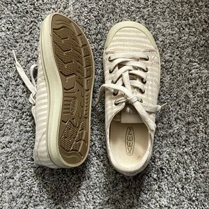 Keen women’s size 7 sneaker